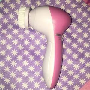 PINK FACIAL BRUSH